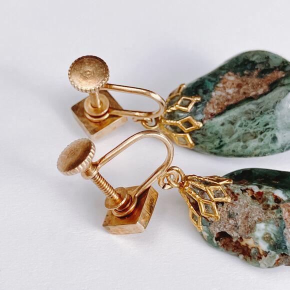 VTG Mid Century Screw Back Earrings Green Stone Beads Gold Tone 1950s 1960s - Picture 9 of 10